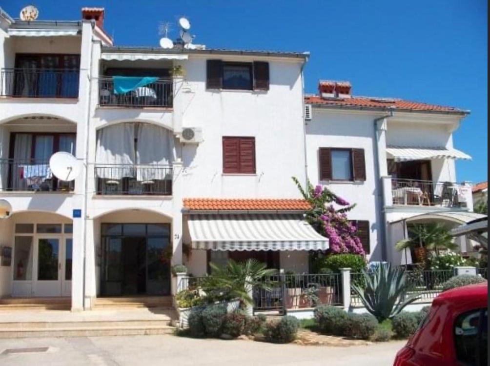 Olivia, Seaside Apartment In Medulin, Croatia Buitenkant foto